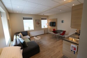 Luxury Studio Suite | Living room | 55-inch Smart TV with digital channels, TV, Netflix