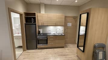 Deluxe Studio | Private kitchen | Full-sized fridge, microwave, oven, stovetop