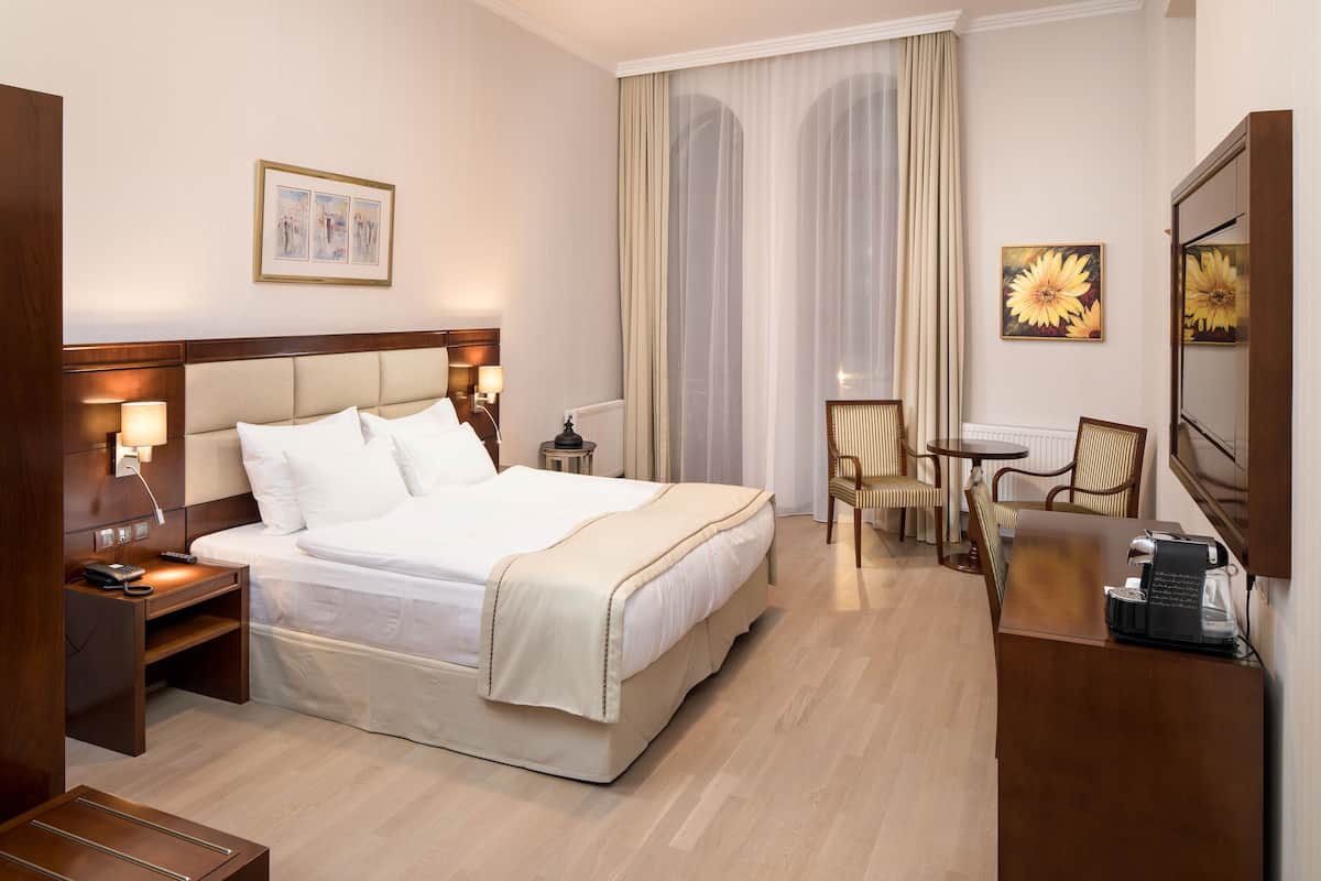 Deluxe Room with Balcony | 1 bedroom, memory foam beds, minibar, in-room safe