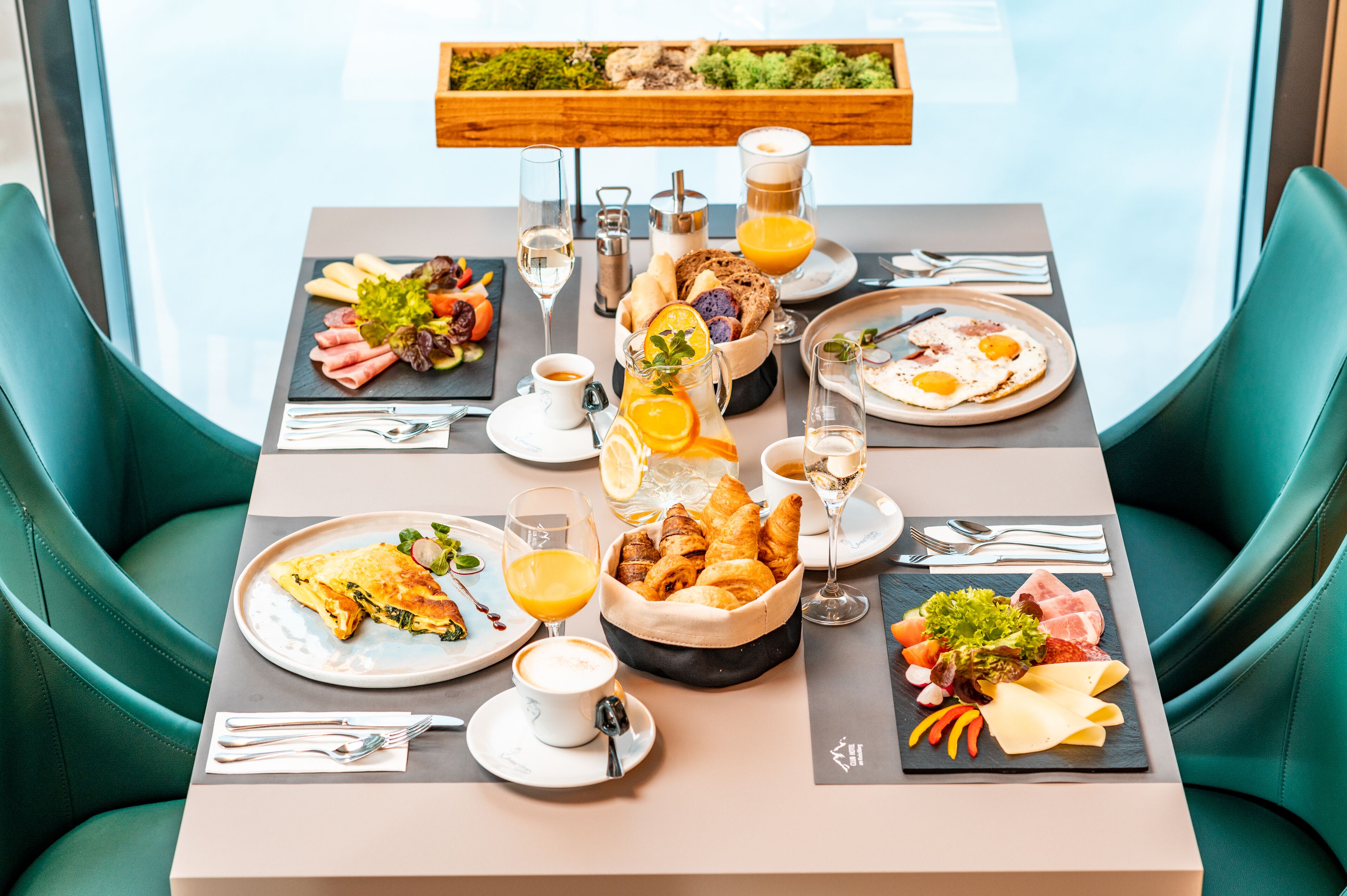 breakfast and dinner served, international cuisine