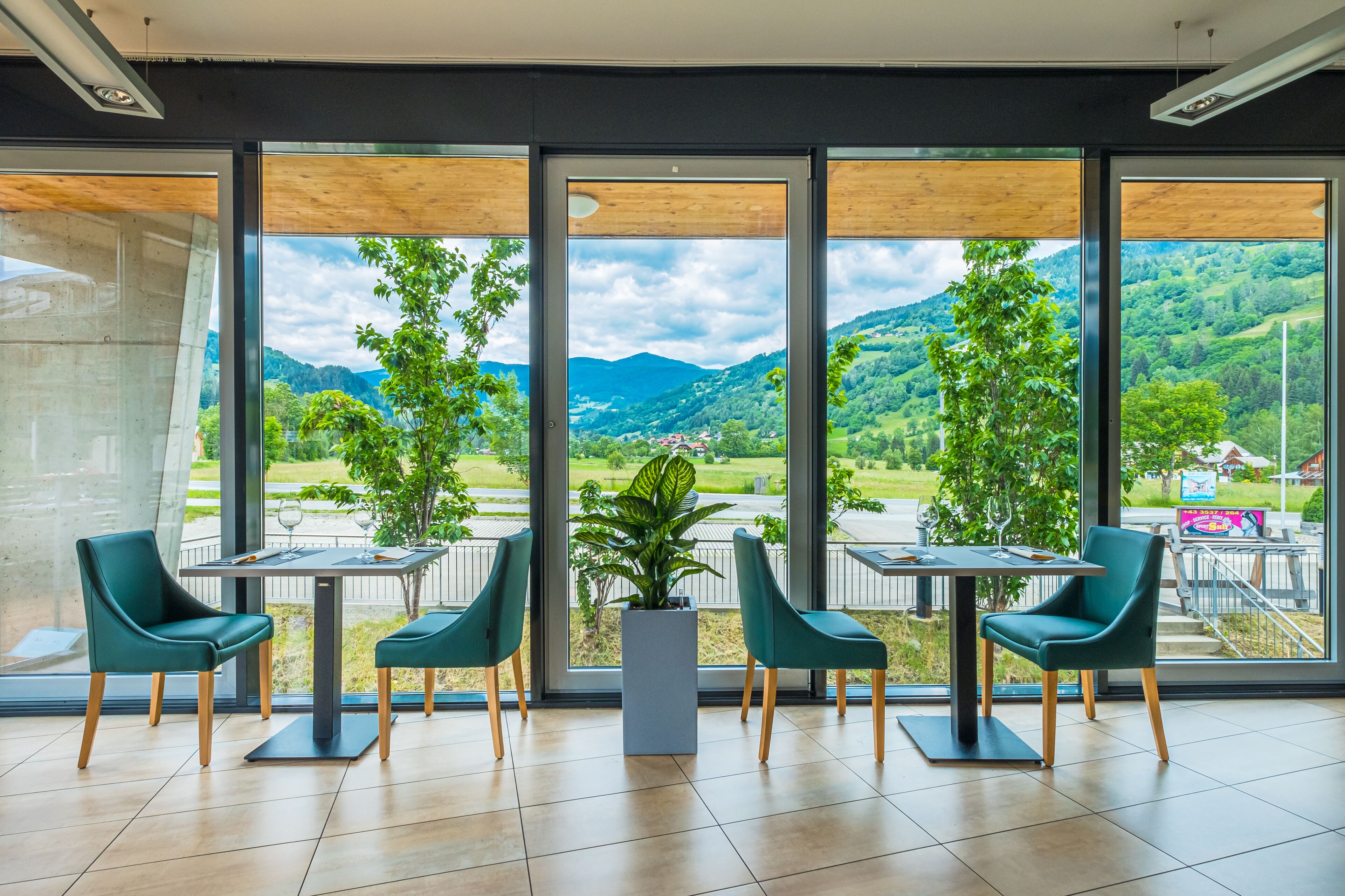 Breakfast and dinner served, international cuisine