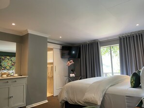 1 bedroom, Egyptian cotton sheets, premium bedding, pillowtop beds
