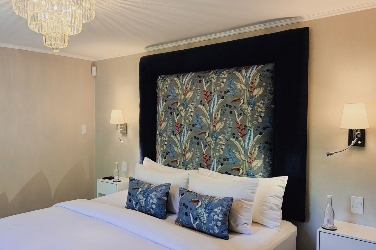 Premium Double or Twin Room | Egyptian cotton sheets, premium bedding, pillowtop beds, in-room safe