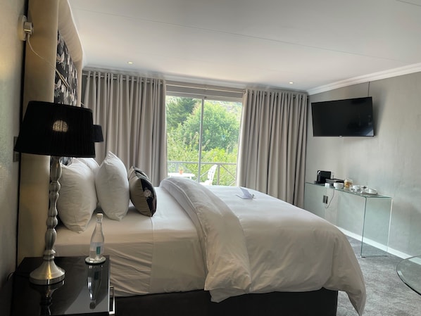 Double Deluxe (Twin or King beds)