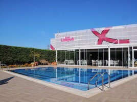 Indendørs pool, sæsonbestemt udendørs pool