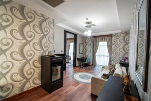 Comfort Suite, 1 Bedroom, Jetted Tub | Premium bedding, minibar, in-room safe, desk - Limapark Hotel (Serdivan)