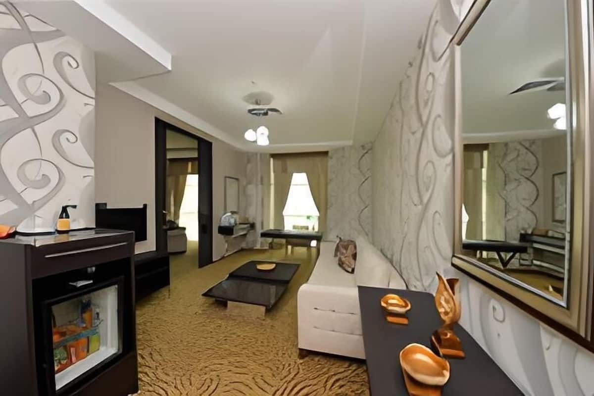 Suite Confort, 1 chambre, bain à remous | Coin séjour