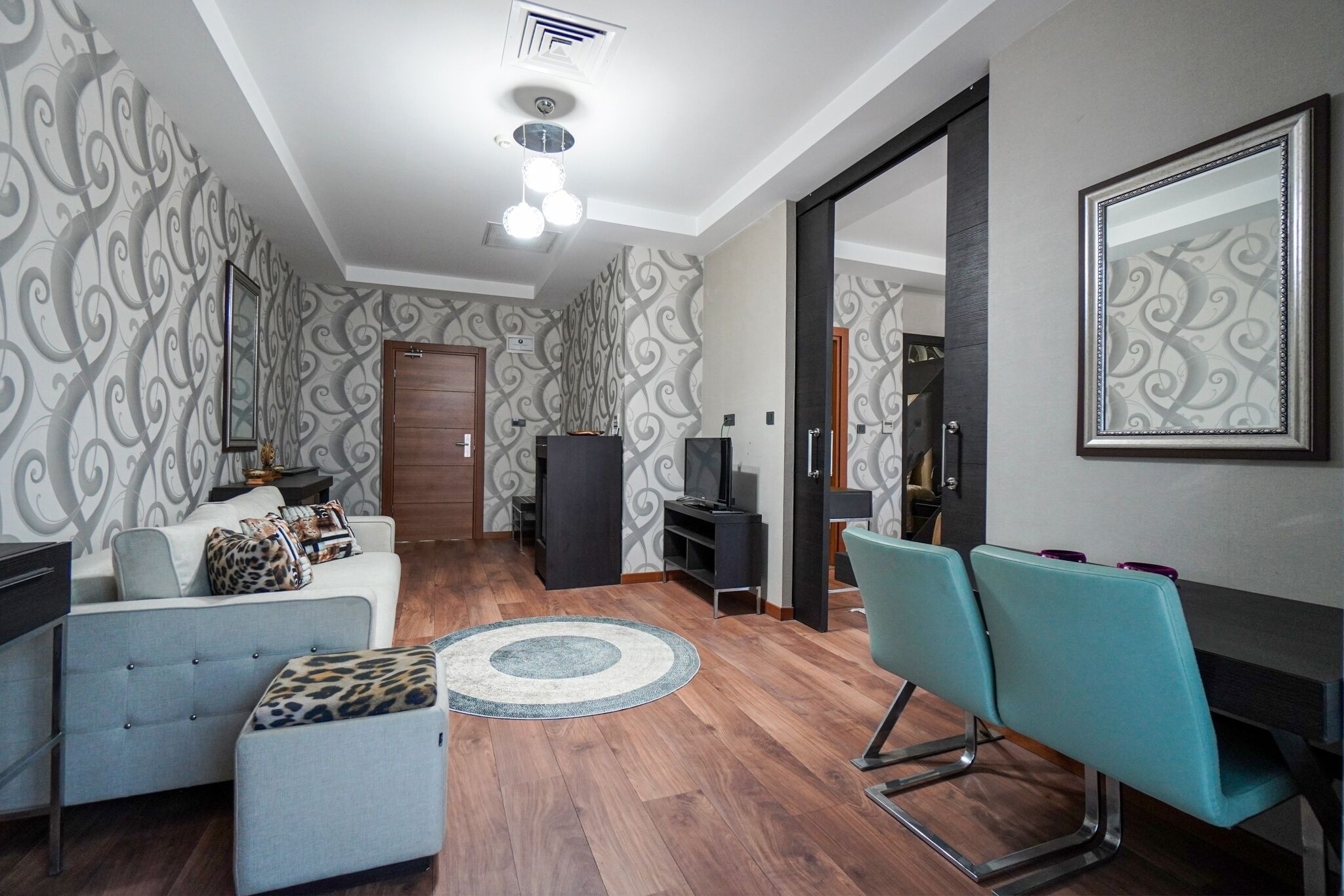 Suite Confort, 1 habitación, hidromasaje | Ropa de cama de alta calidad y minibar 