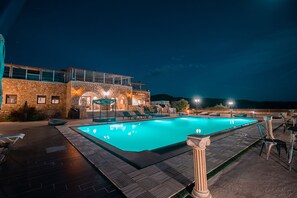 Front of property - evening/night - Melies Hotel (Sparta)