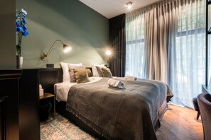 City tweepersoonskamer (Nightlife experience room) | Een kluis op de kamer, verduisterende gordijnen, gratis wifi, beddengoed
