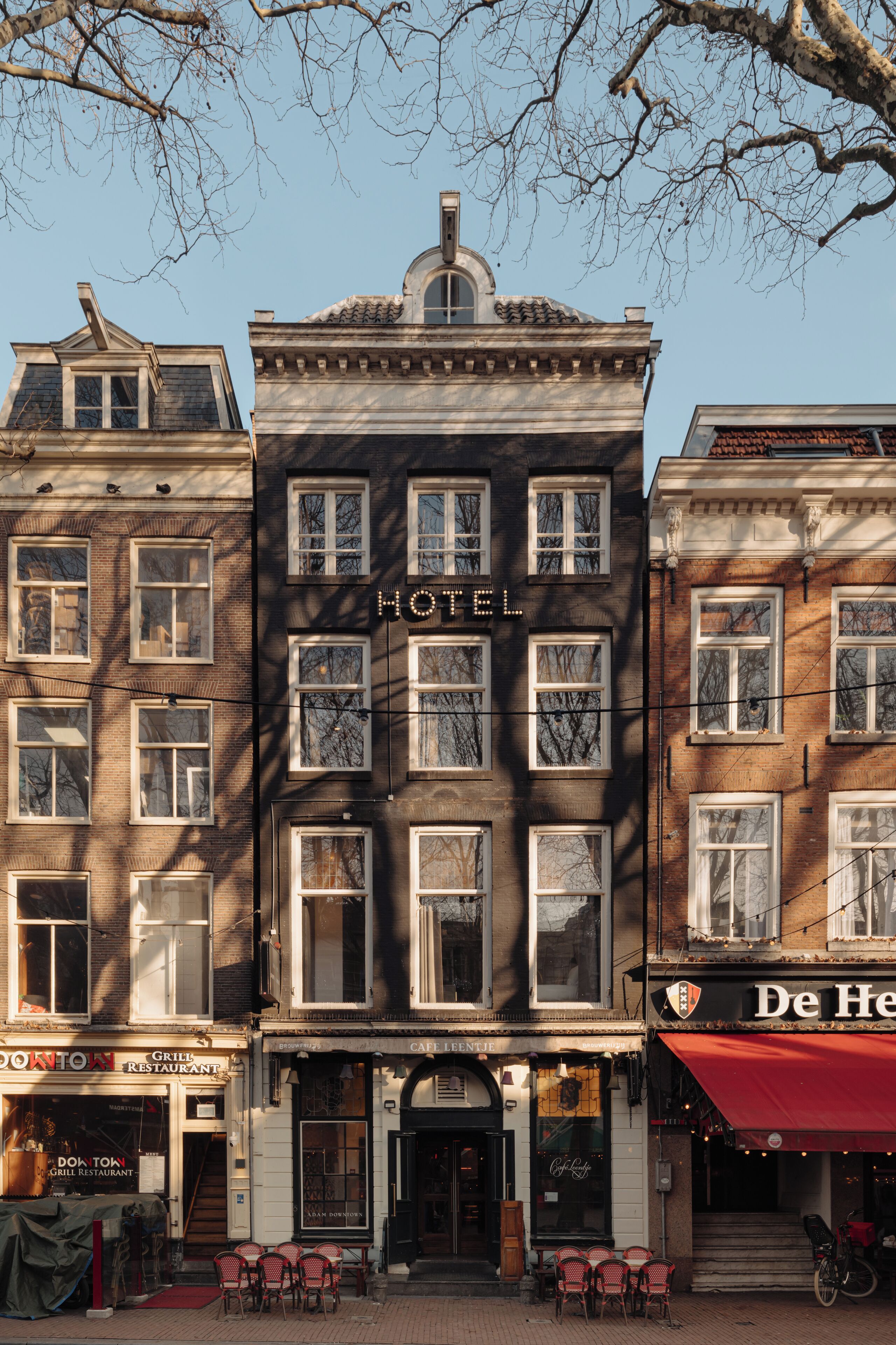 Vista frontal de la propiedad