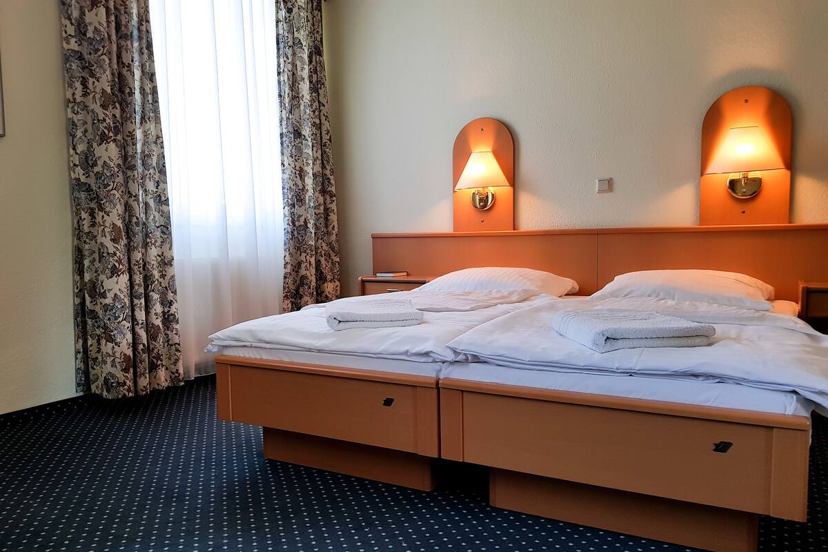 Habitación doble | Escritorio, cortinas opacas, wifi gratis