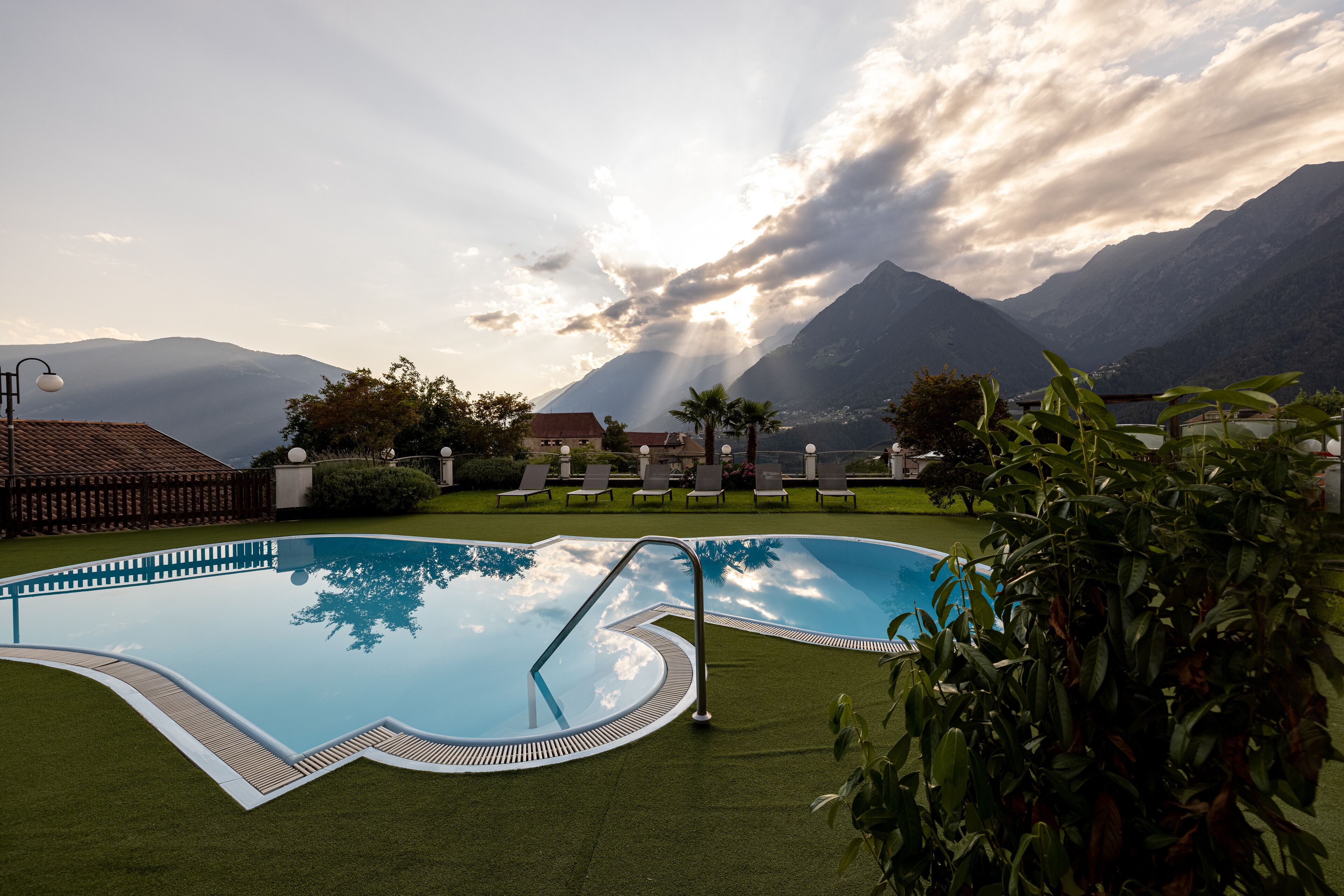 Innenpool, Außenpool (je nach Saison geöffnet), Liegestühle