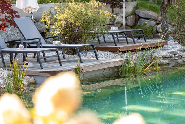 Indoor pool, seasonal outdoor pool, pool loungers
