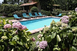 2 outdoor pools