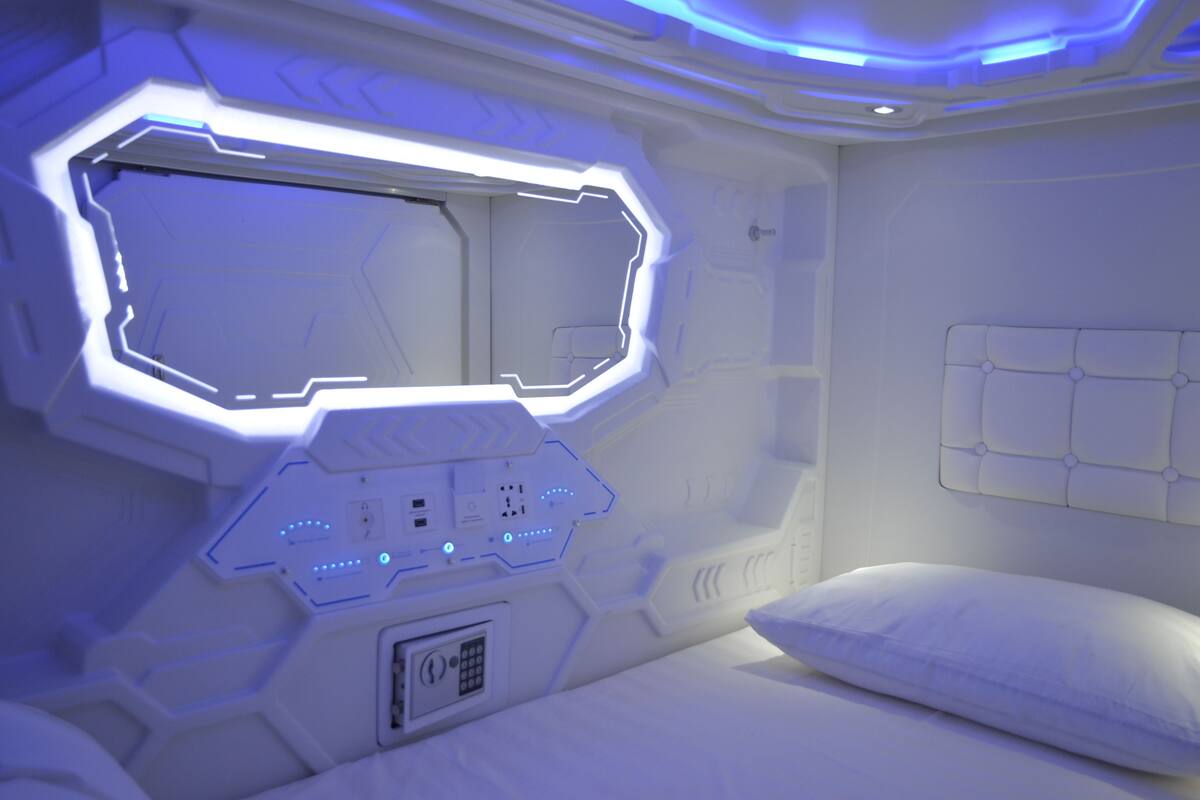 Eenpersoonskamer | Een kluis op de kamer, een strijkplank/strijkijzer, gratis wifi