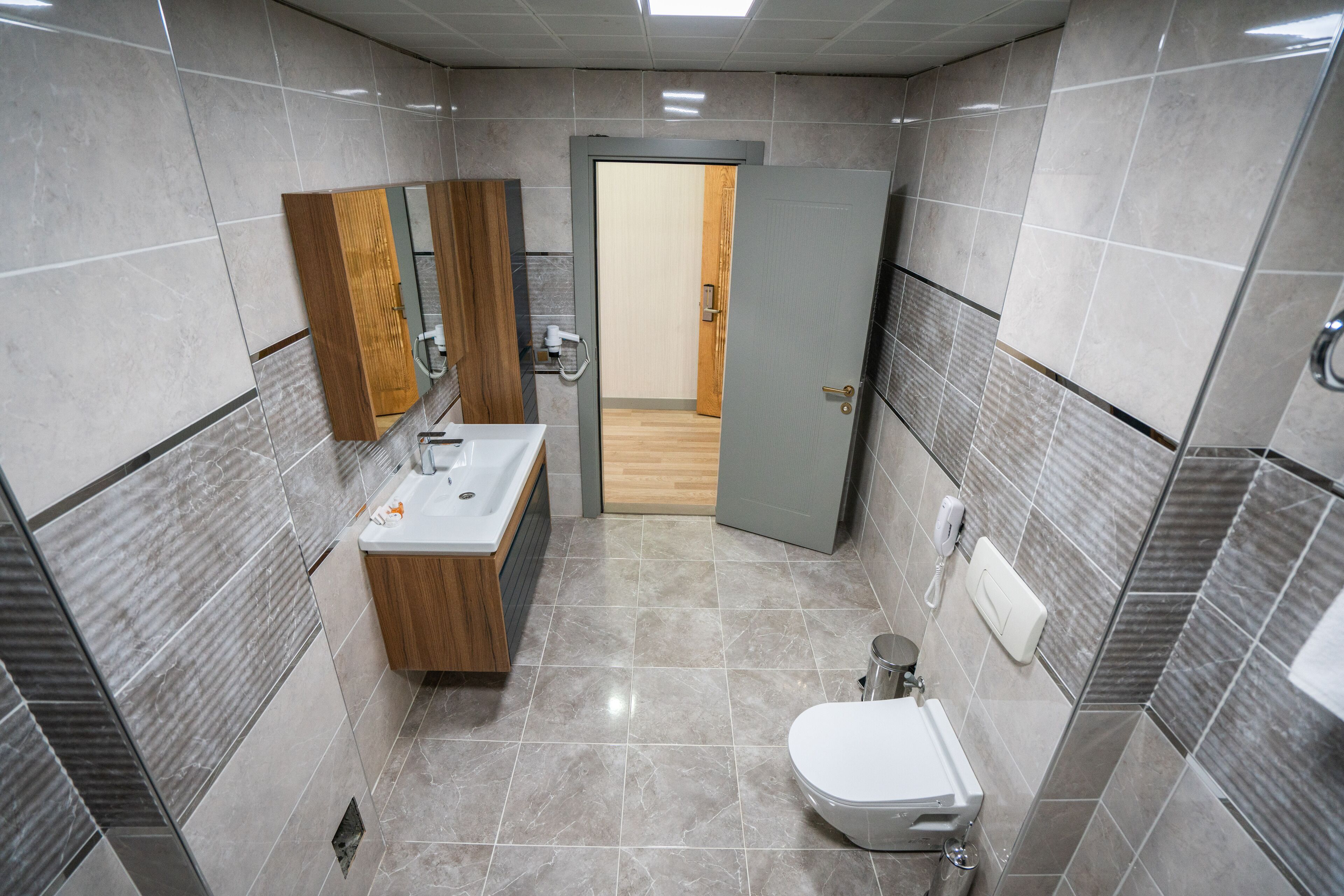 family suite, 2 bedrooms | bathroom | shower, free toiletries, hair dryer, slippers