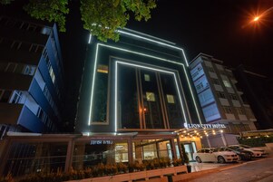 Fachada del alojamiento - Noche