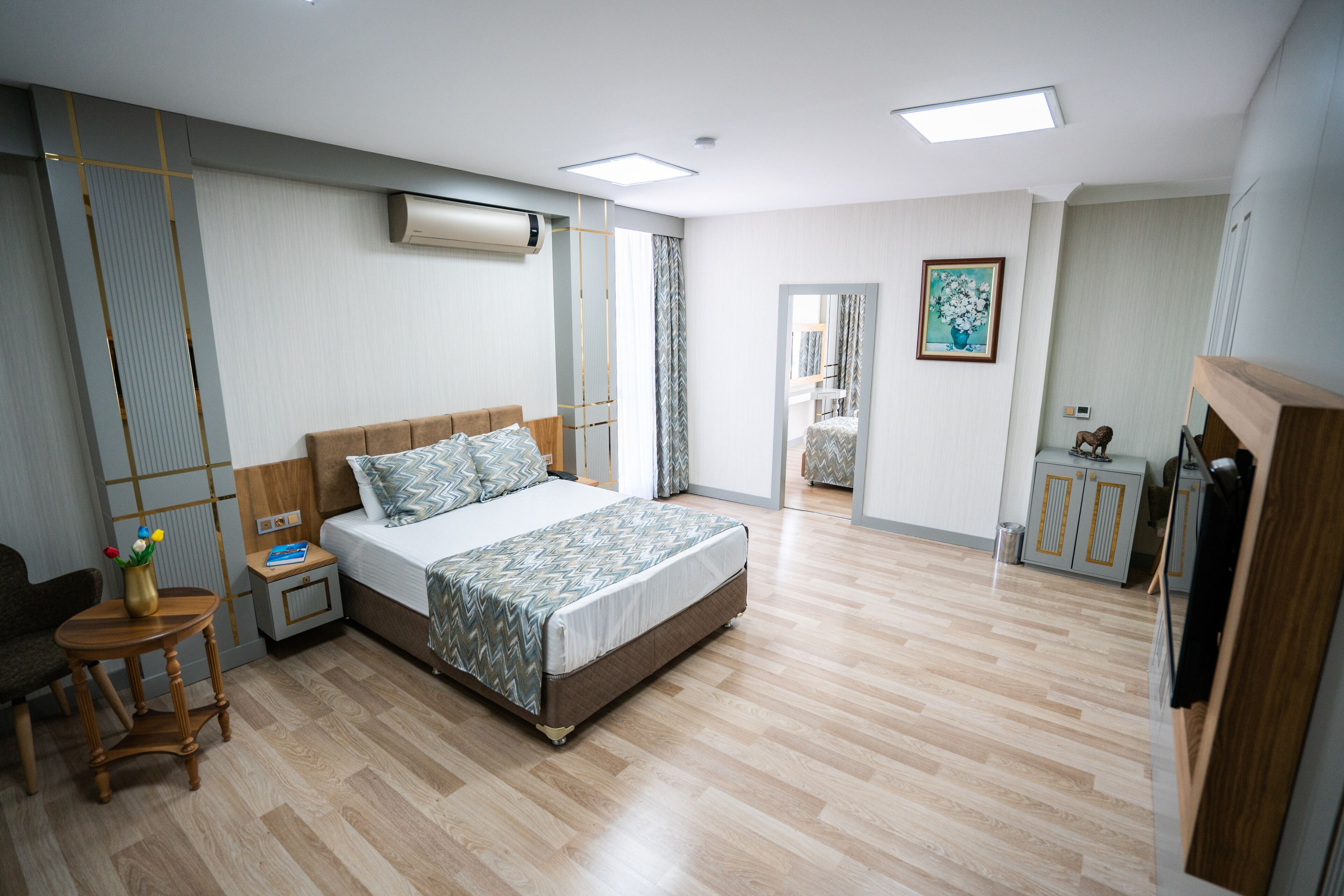 family suite, 2 bedrooms | 2 bedrooms, minibar, in-room safe, soundproofing