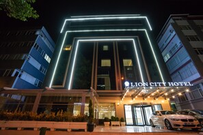 Front of property – evening/night - Lion City Hotel Kizilay (Ankara)