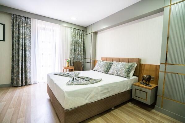 Habitación estándar | Minibar, caja de seguridad en la habitación y insonorización 