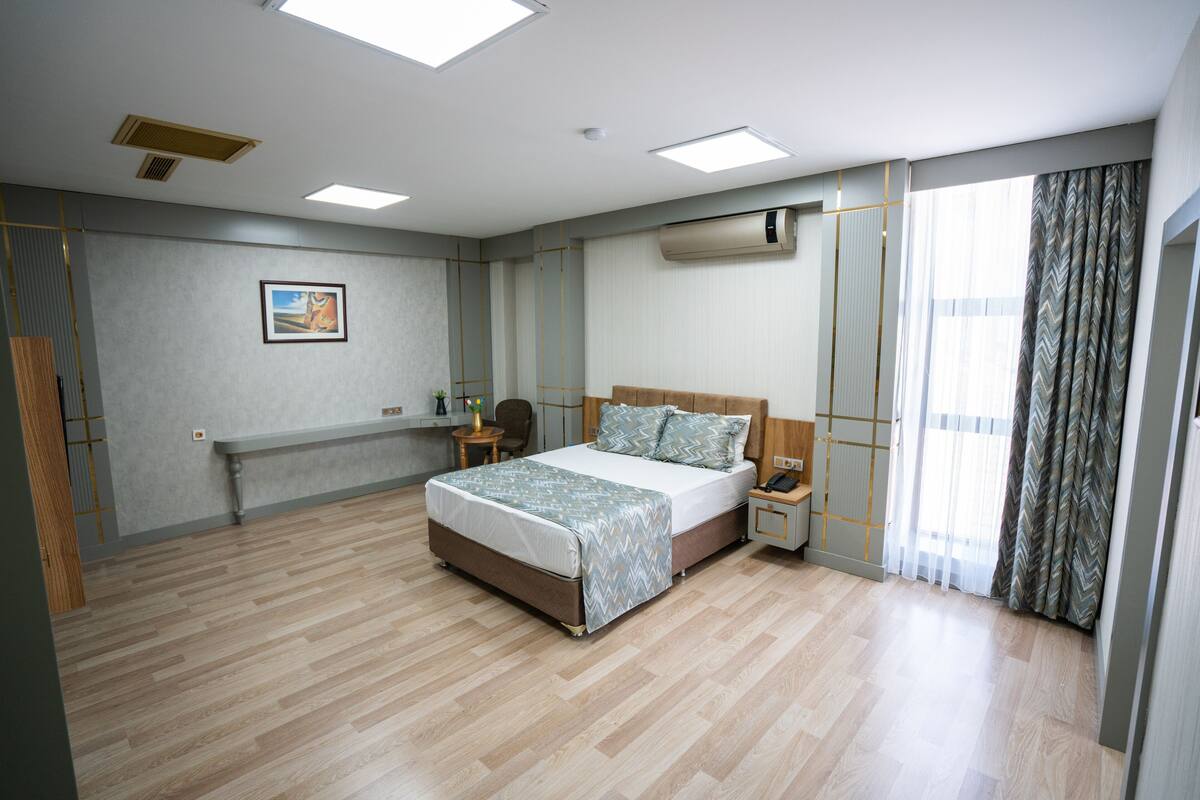 Suite familiar, 2 habitaciones | Minibar, caja fuerte, sistema de insonorización