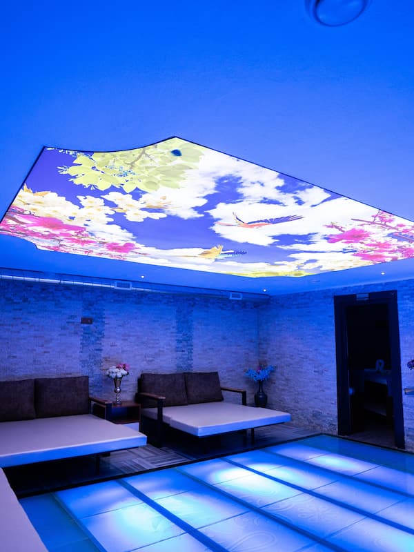 Couples treatment room(s), sauna, Turkish bath/hammam, body treatments