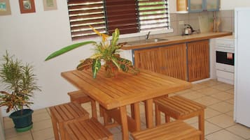 Panoramic Apartment, 2 Bedrooms, Kitchen, Sea View | In-room dining