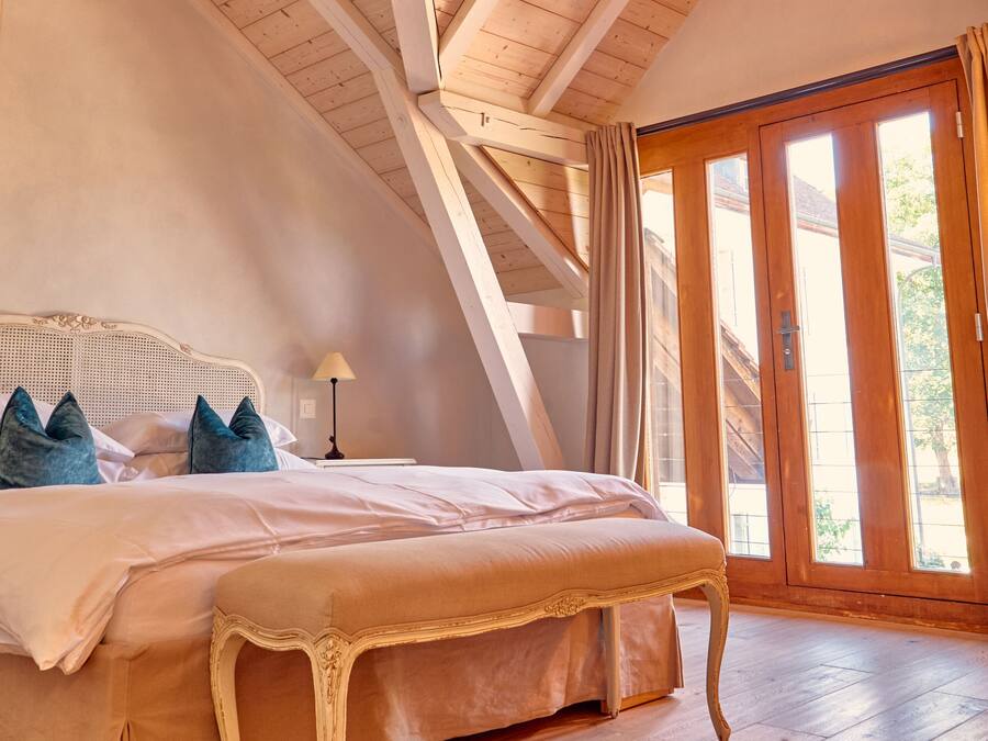 Room | Hypo-allergenic bedding, individually decorated, individually furnished