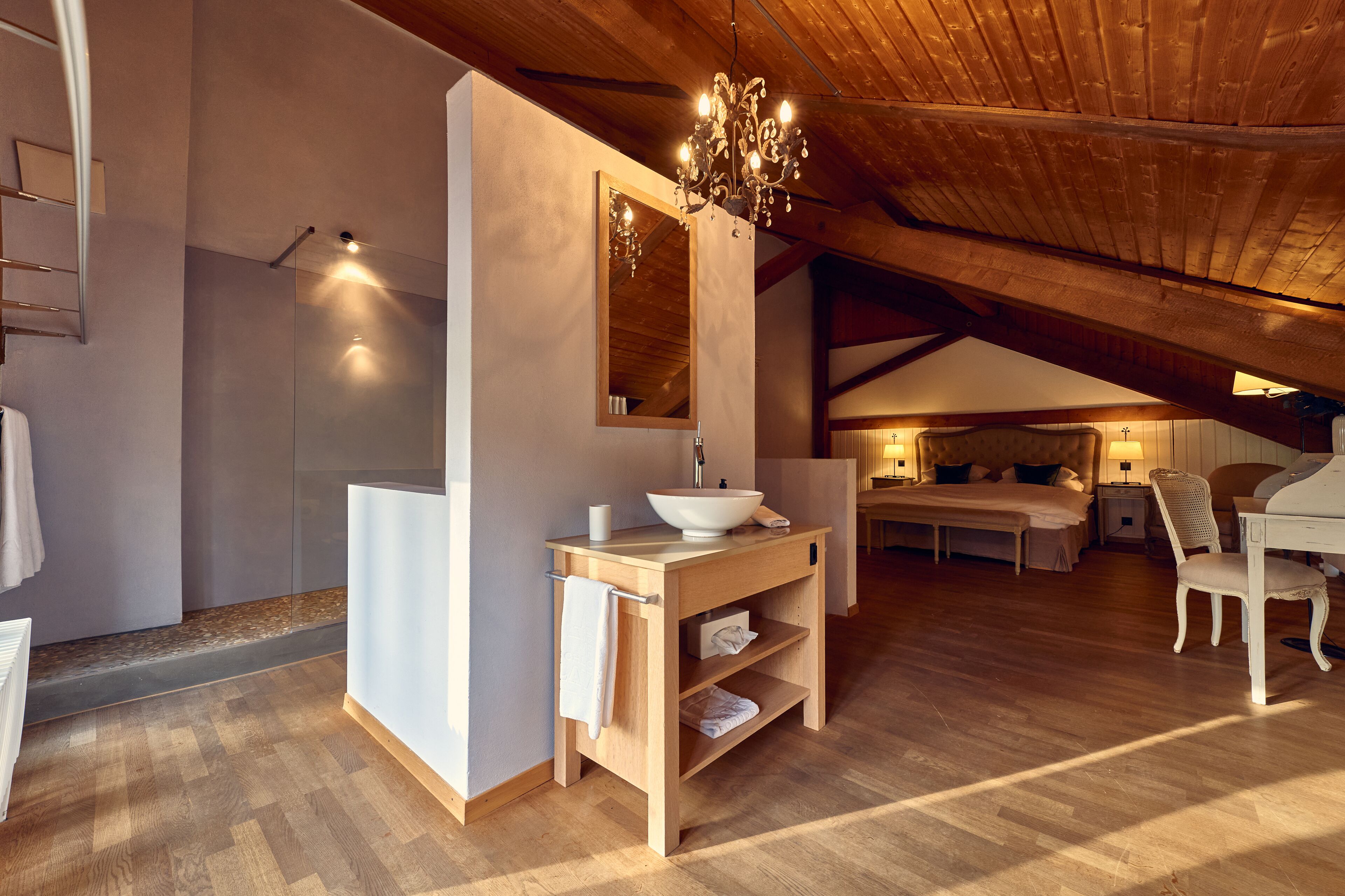 Quadruple Room | Bathroom | Free toiletries, hair dryer, towels