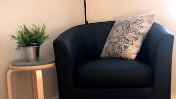 بديكورات فريدة لكل غرفة وطراز فريد لكل وحدة وستائر تعتيم وواي فاي مجانًا