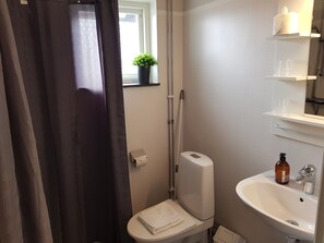 雙床房, 共用浴室 | 浴室 | 免費梳洗用品、風筒