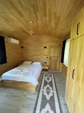 Casa na árvore superior | Frigobar, escrivaninha, Wi-Fi de cortesia, roupa de cama