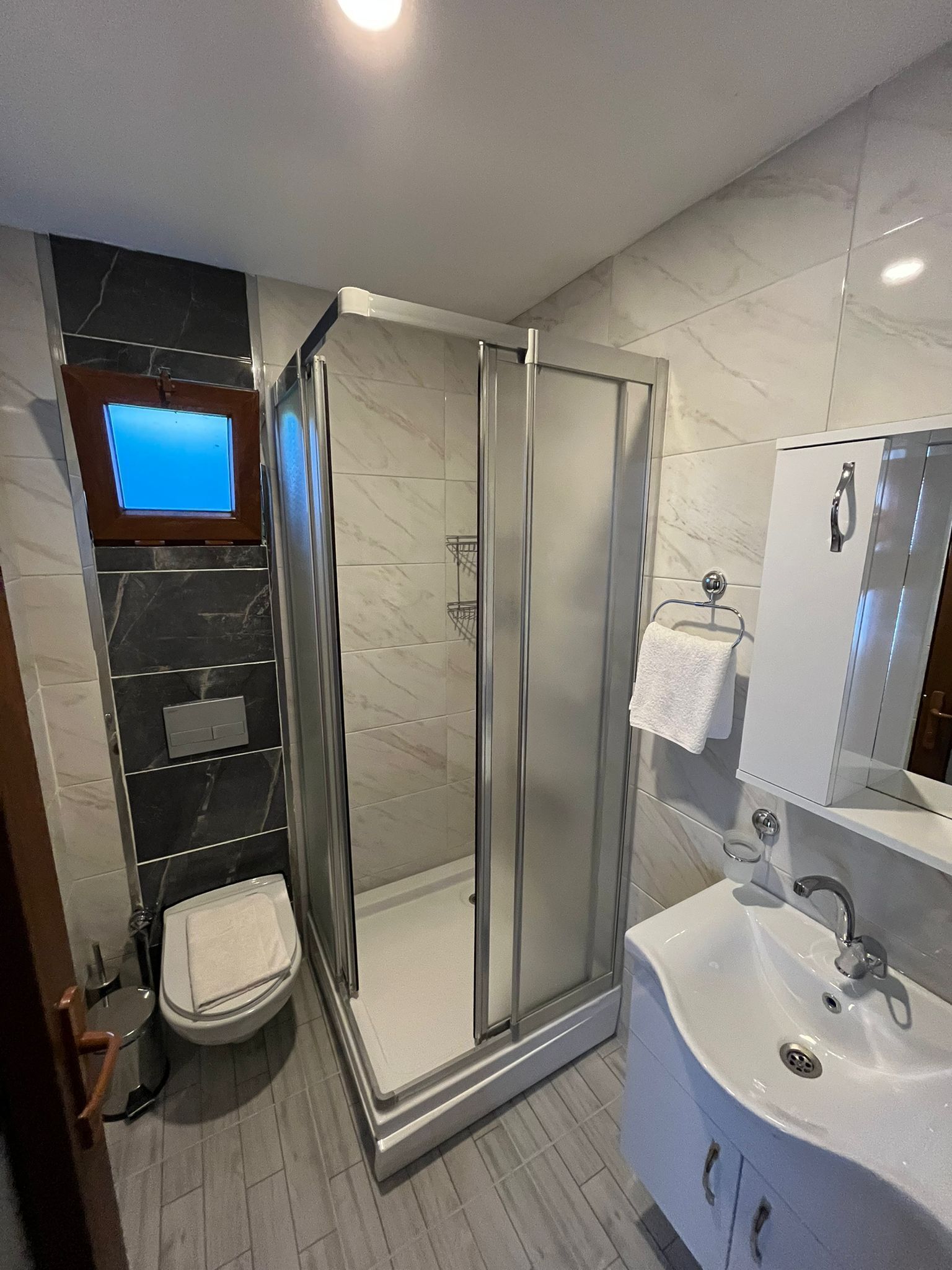 tree house, 1 double bed | bathroom | shower, hair dryer, towels, soap