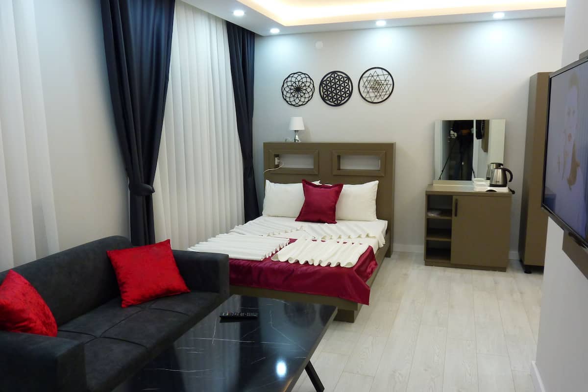 Exclusive Studio Suite | 1 bedroom, minibar, soundproofing, iron/ironing board