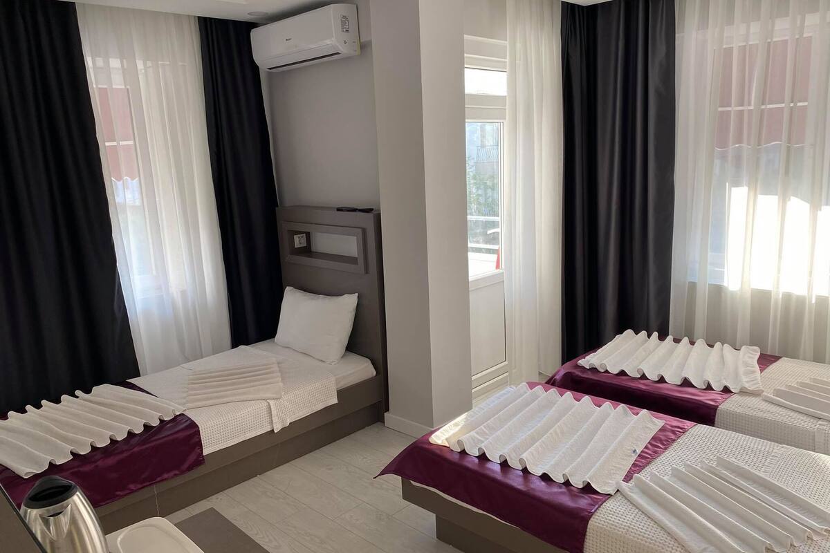 standard triple room | minibar, soundproofing, iron/ironing board, free wifi