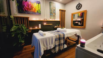 Couples treatment room(s), sauna, hot tub, steam room