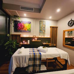 Couples treatment room(s), sauna, hot tub, steam room