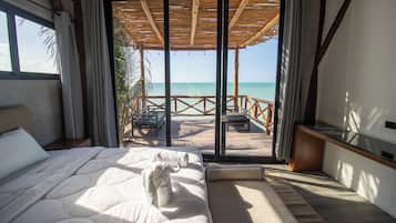 Two Bedroom Apartment with Ocean View | Premium bedding, in-room safe, bed sheets