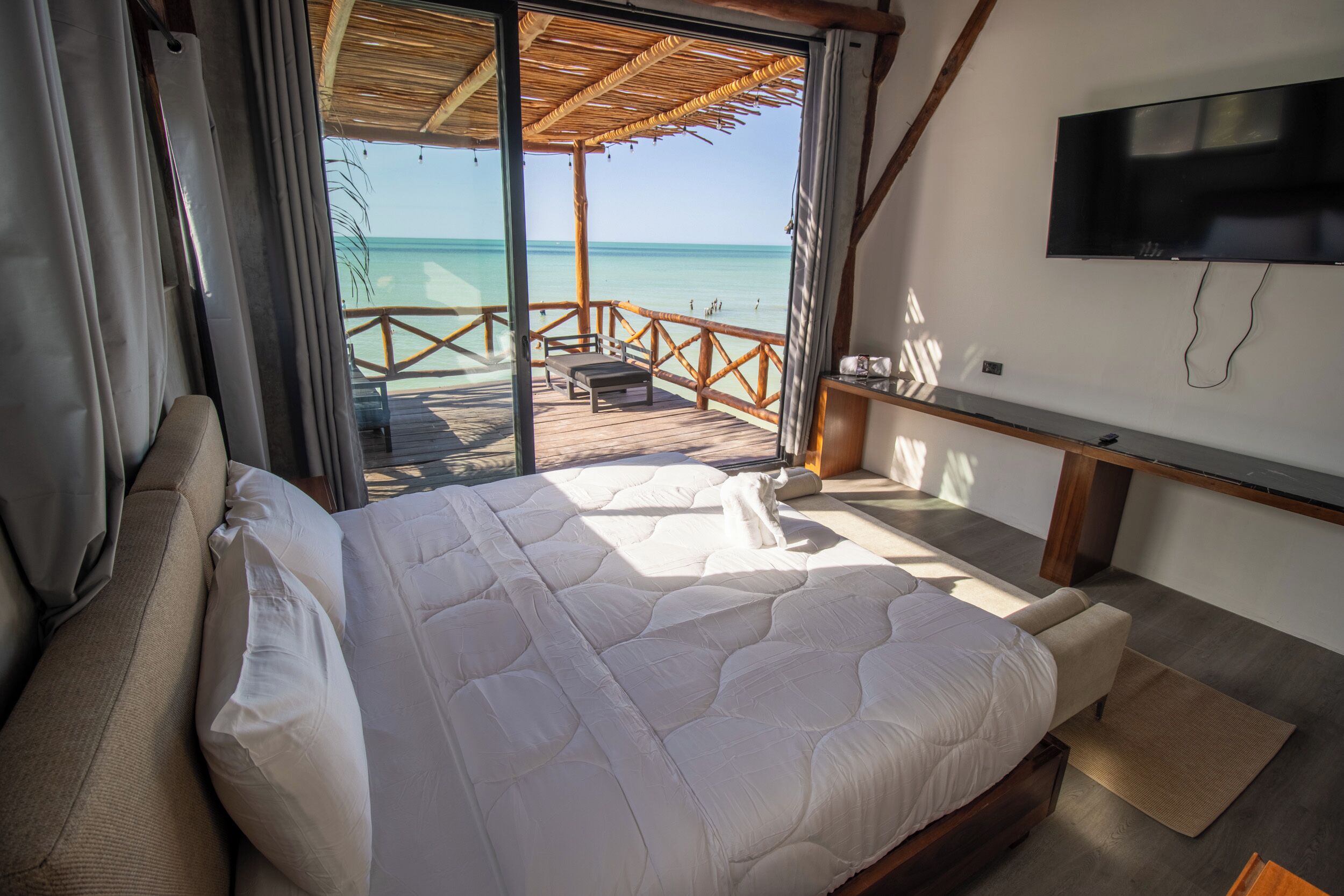 Premium bedding, in-room safe, bed sheets