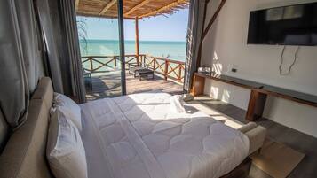 Premium bedding, in-room safe, bed sheets