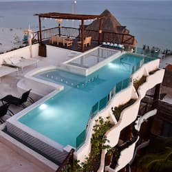 2 outdoor pools, pool loungers