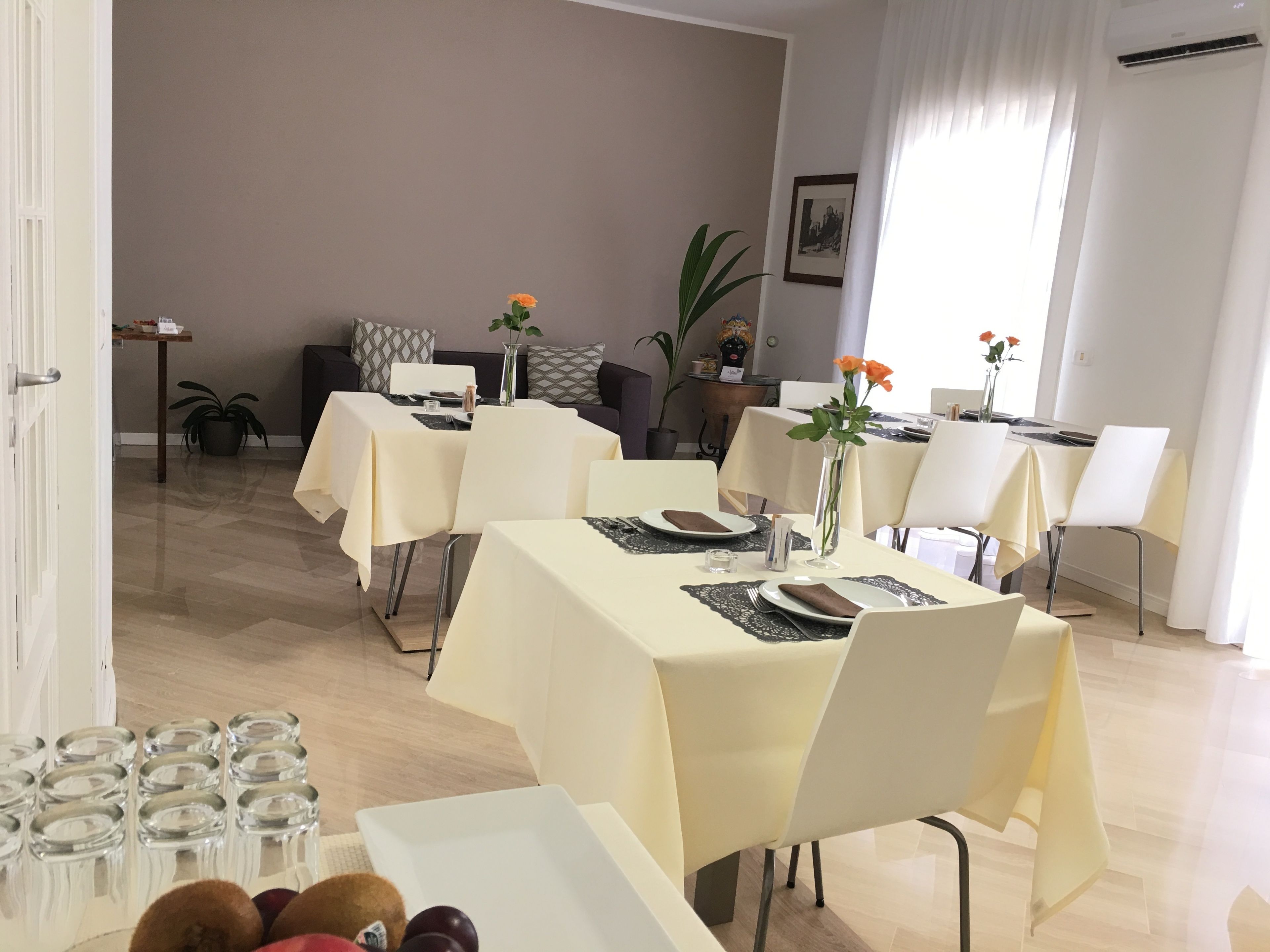 Dagelijks ontbijtbuffet (EUR 5 per persoon)