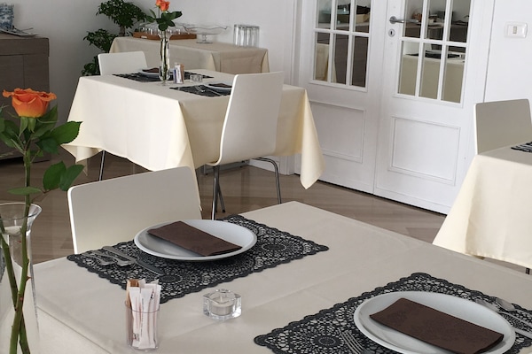 Desayuno buffet diario (EUR 5 por persona)