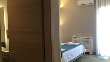 Habitación triple | Ropa de cama de alta calidad, escritorio, sistema de insonorización