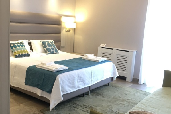 Habitación triple | Ropa de cama de alta calidad, escritorio, insonorización y wifi gratis