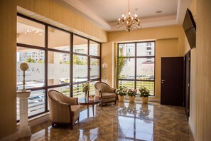 Lobby sitting area - Hotel Arnia (Iasi)