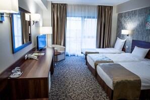 Minibar, in-room safe, soundproofing, cribs/infant beds - Hotel Arnia (Iasi)