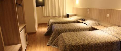 Kamar Triple | Minibar, meja kerja, tirai kedap cahaya, dan kedap suara