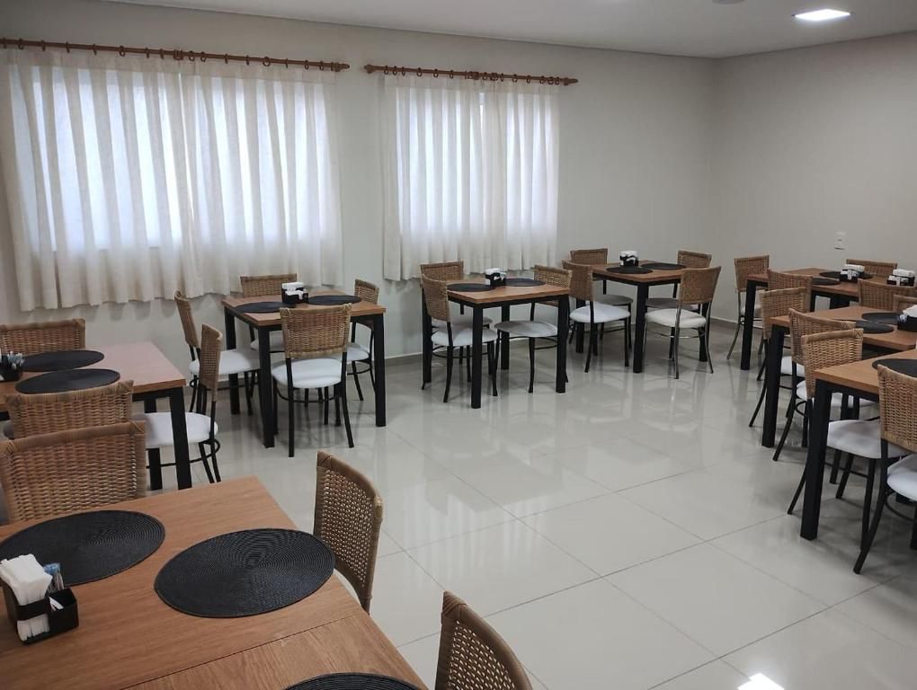Café da manhã com buffet grátis todos os dias